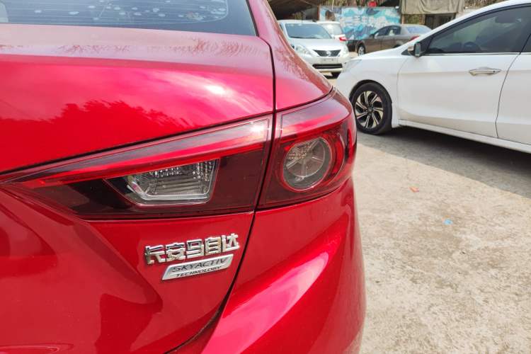 Used Mazda 3 Axela 2019 Cloud-Controlled Sedan 1.5L Automatic Luxury Model China VI Standard Right Rear Taillight