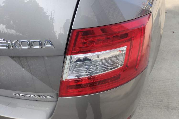 Used Skoda Octavia 2015 1.6L Automatic Yijie Edition Exterior 3