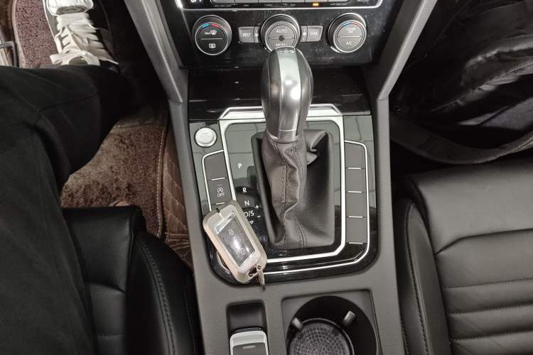 Used Volkswagen Magotan 2018 Facelift 330TSI DSG Luxury Model Gear Lever