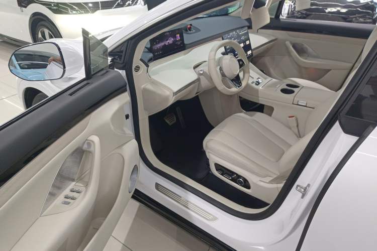 Used Hima Luxeed R7 2024 All-Electric 802 km Max
