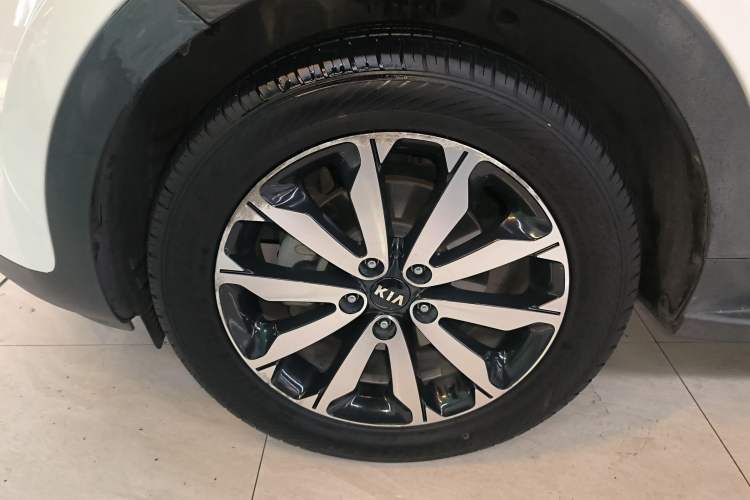 Used Kia KX5 2016 1.6T Automatic Two-Wheel Drive DLX Left Front Wheel Hub