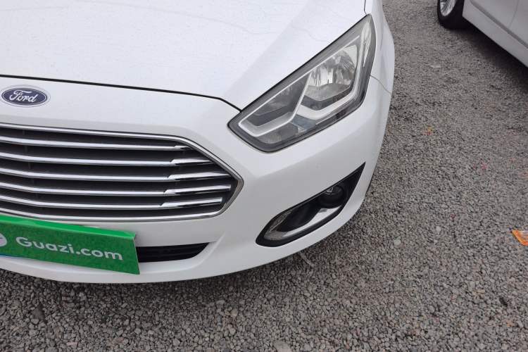 Used Ford Escort 2015 1.5L Automatic Fashion Model Left Front Headlight