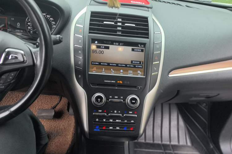 Used Lincoln MKC 2017 2.0T Four-Wheel Drive Zunya Edition Audio And AC Panel