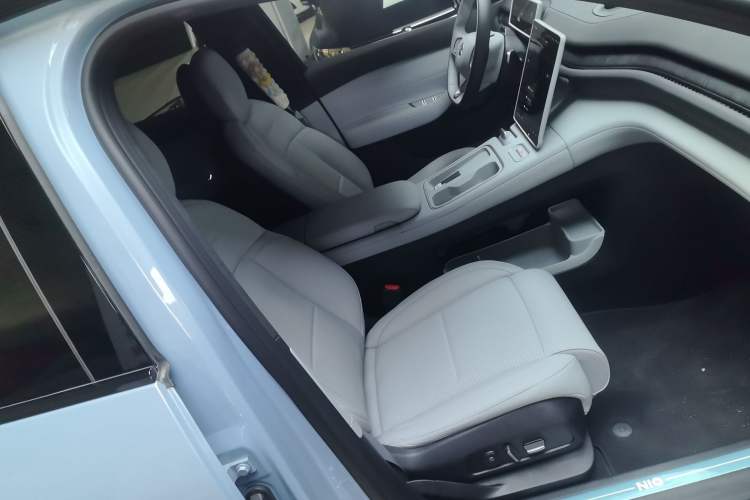 Used Nio ES6 2024 75 kWh Right Front Seat