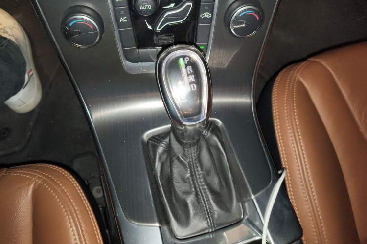 Used Volvo V60 2013 T5 Comfort Edition