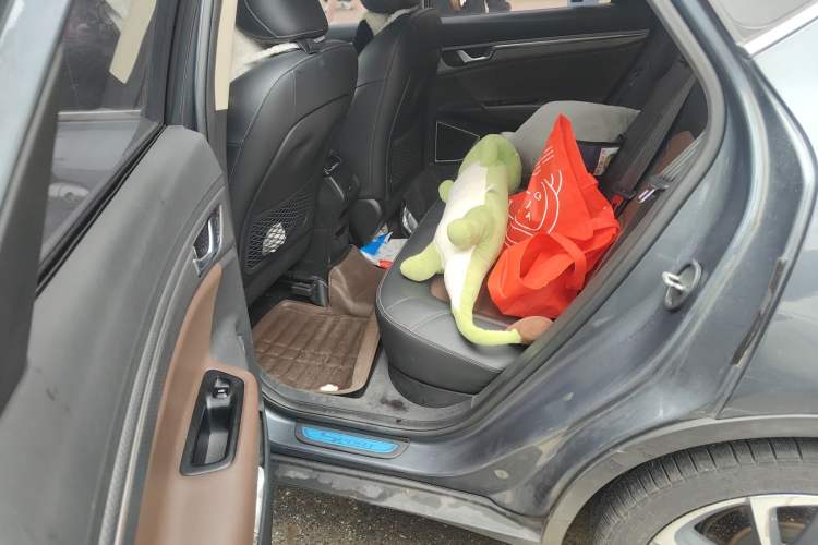 Used Geely Auto Emgrand GS 2017 Sport Edition 1.3T Automatic Smart Connectivity Model Left Rear Seat