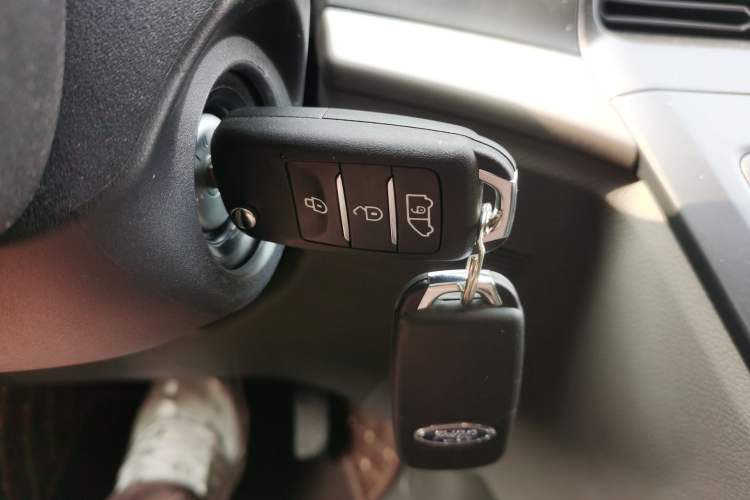 Used Ford Transit 2023 2.0T Gasoline Automatic Multi-Function Commercial Vehicle Short Wheelbase Mid-Roof Design 5/6 Seats