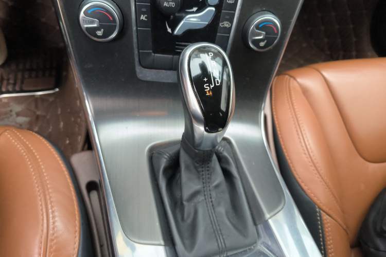 Used Volvo V60 2014 T5 Zhiya Edition