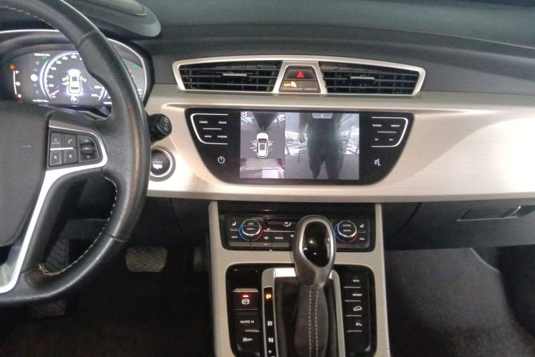 Used Geely Auto Emgrand X7 Sport 2018 1.8TD Automatic Two-Wheel Drive Smart 4G Connected Version