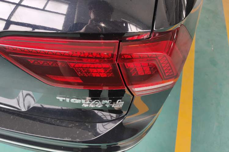 Used Volkswagen Tiguan L 2020 330TSI Automatic Two-Wheel Drive R-Line Flagship Version China VI Standard Right Rear Taillight