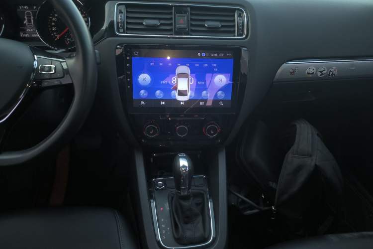 Used Volkswagen Sagitar 2018 180TSI DSG Prestige Edition Audio And AC Panel