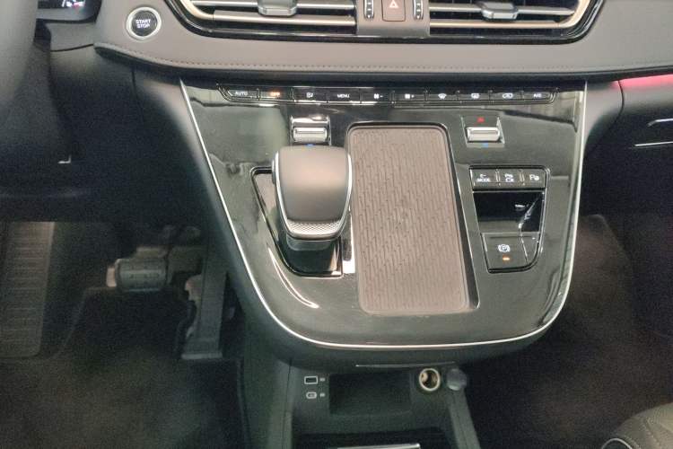 Used Hongqi HQ9 PHEV 2024 2.0T Four-Wheel Drive Luxury Edition
