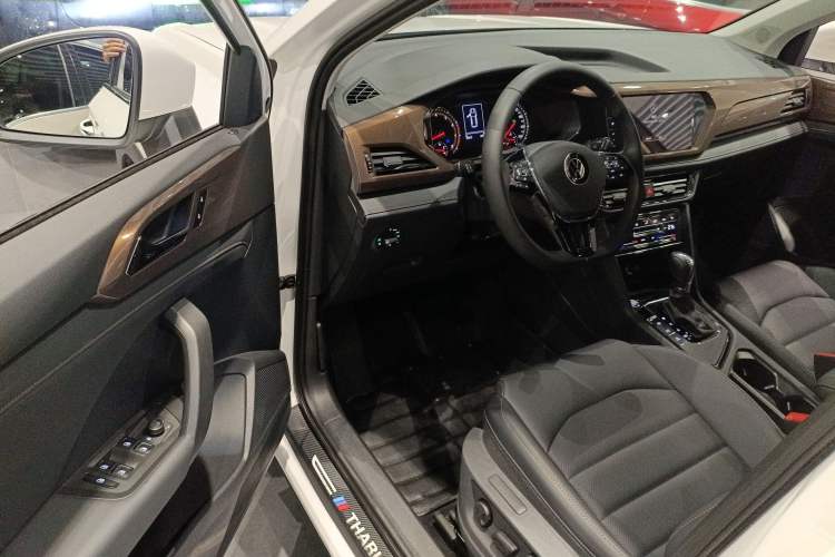 Used Volkswagen Tharu 2021 280TSI Two-Wheel-Drive Luxury Plus Edition Driver Seat