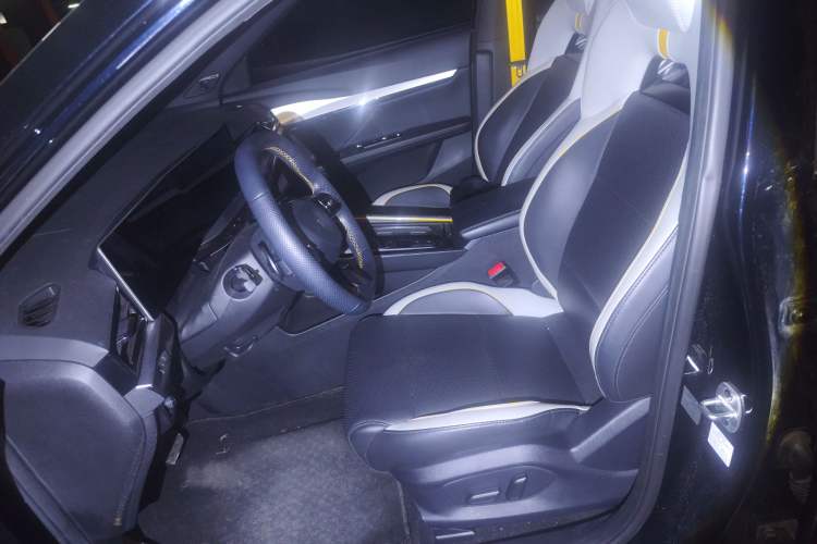 Used MG 5 Scorpio 2022 1.5T Trophy Sport Luxurious Edition Left Front Seat