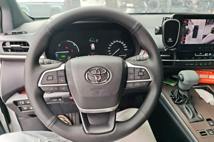 Used Toyota Granvia 2026 Model 2.5L Hybrid Comfort Edition Steering Wheel