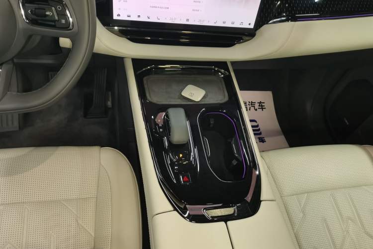 Used Zeekr 009 2024 Six-Seat Executive Version 4WD 108 kWh Gear Lever