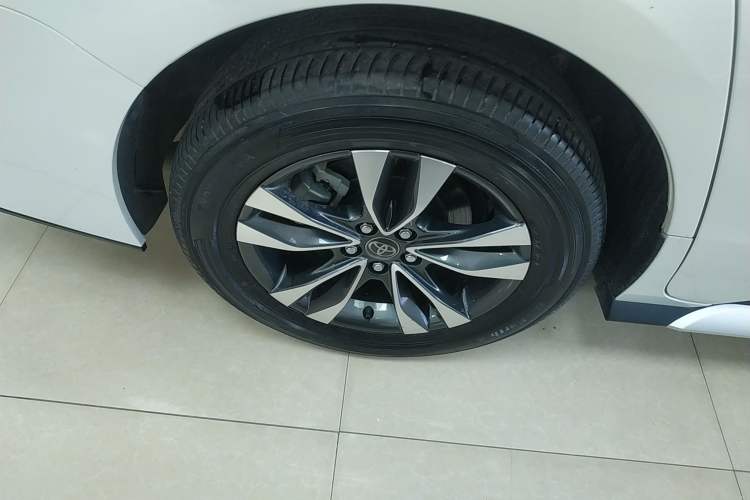 Used Toyota Granvia 2023 2.5L Hybrid Luxury Edition
