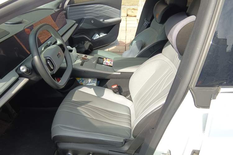 Used Geely Galaxy E8 2024 665 km Range Rear-Drive Starship Long-Range Version
