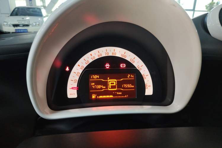 Used smart fortwo 2015 1.0L 52 kW hardtop Dynamic version
