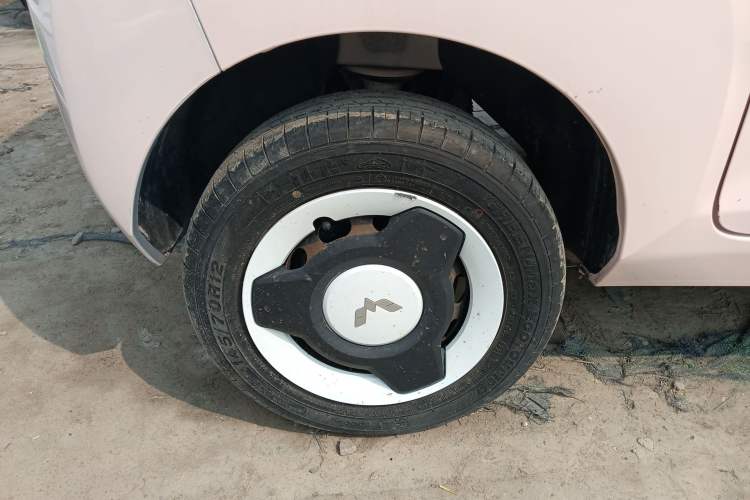 Used Wuling Hongguang MINIEV 2021 Macaron Fashion Edition Lithium-Ion Battery Right Rear Wheel Hub