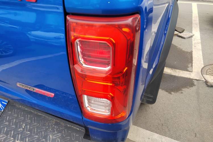 Used JAC T8 2019 2.0T Explorer Edition Two-Wheel Drive Prestige Trim with Standard Double Cabin HFC4DB2-1D
