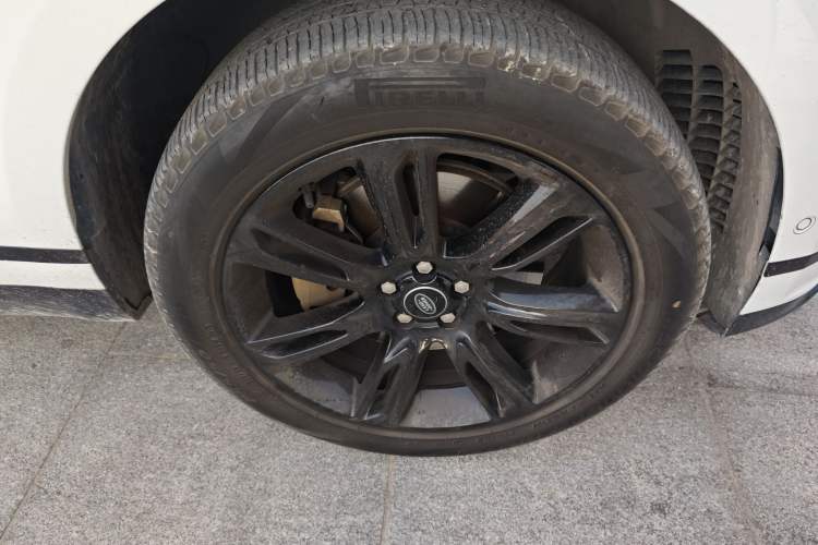 Used Land Rover Range Velar 2023 250 PS Ebony Black Limited Edition Right Front Wheel Hub