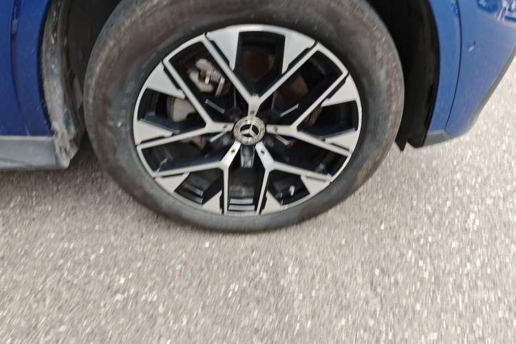 Used Mercedes-Benz GLC 2024 Facelifted GLC 260 L 4MATIC Luxury Version 5 Seats Right Front Wheel Hub