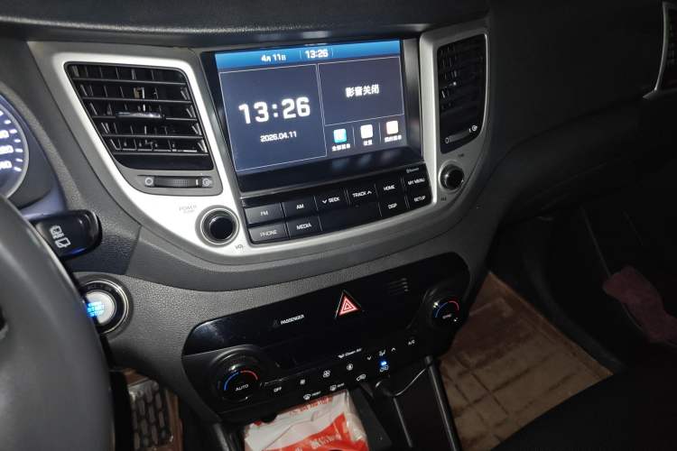 Used Hyundai Tucson 2015 1.6T Dual-Clutch Two-Wheel-Drive Smart Model Audio And AC Panel