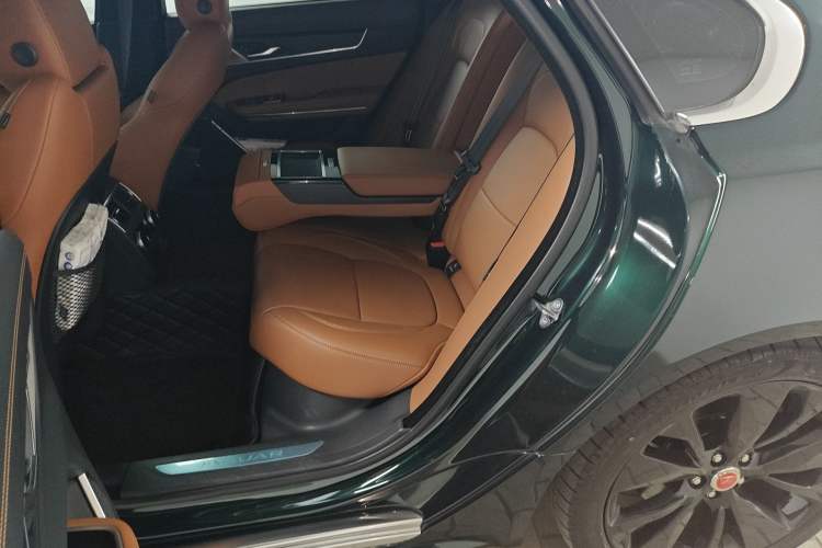 Used Jaguar XFL 2023 XFL 2.0T P250 Two-Wheel-Drive Prestige Luxury Gold Edition Left Rear Seat