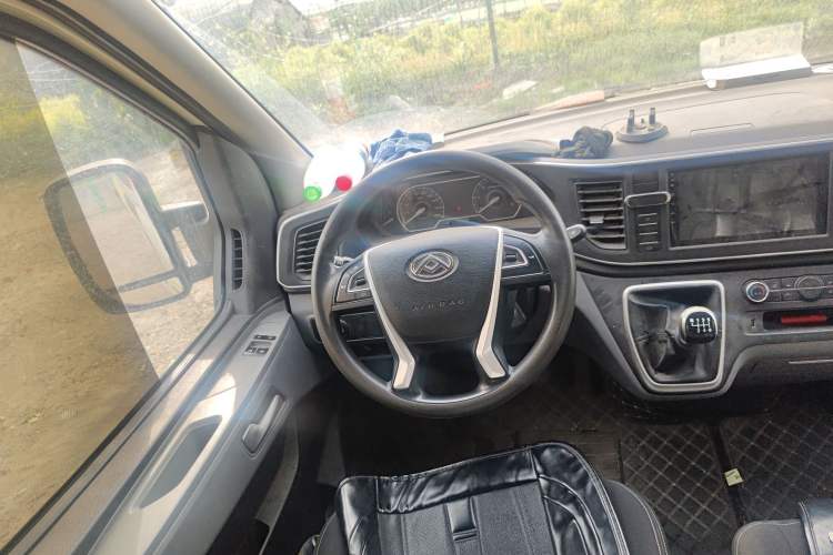 Used SAIC MAXUS Xintu V80 2021 2.0T Manual Classic Aoyuntong Long Wheelbase Mid-Roof 6/7/8/9-Seater Steering Wheel