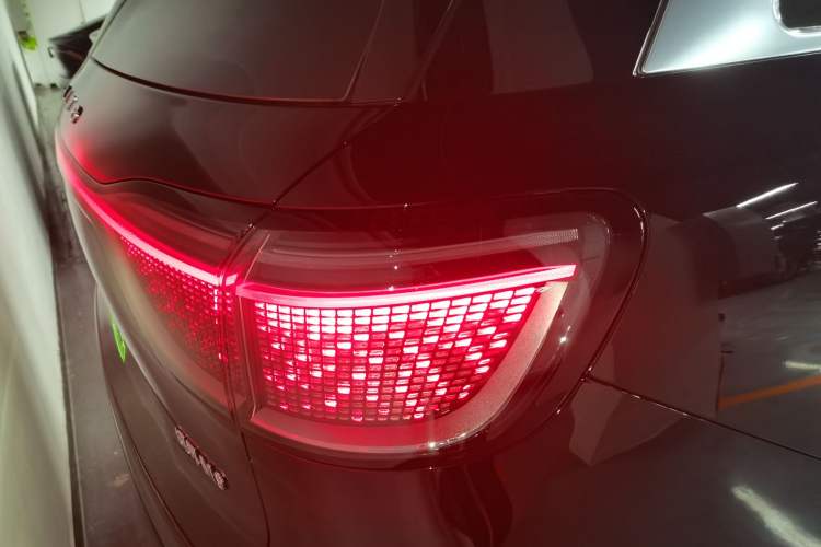 Used Hima AITO M9 2025 Extended-Range Ultra Version 52 kWh 6-Seater Right Rear Taillight