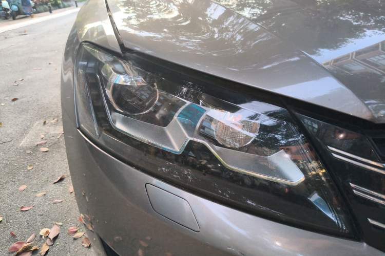 Used Volkswagen Passat 2015 1.8TSI DSG Prestige Edition Right Front Headlight