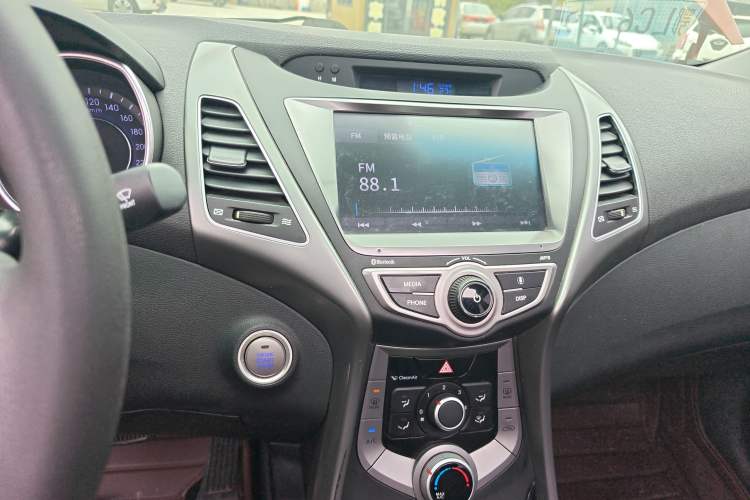 Used Hyundai Elantra (5th Generation / Langdong) 2016 1.6L Automatic Prestige Model Audio And AC Panel