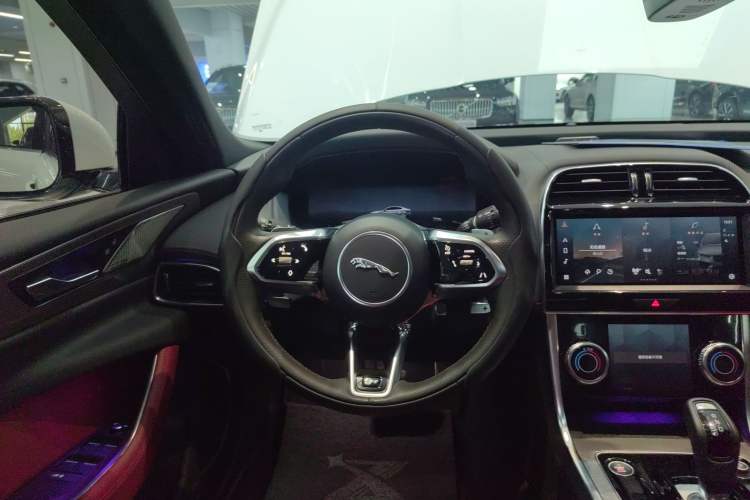 Used Jaguar XEL 2024 2.0T 250 PS R-DYNAMIC S Advanced Sport Edition Steering Wheel