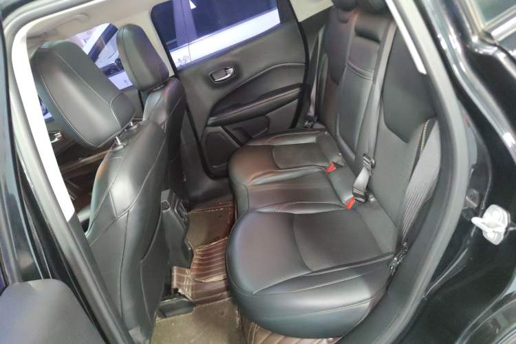 Used Jeep Compass 2017 200T Automatic Enjoyment Version
