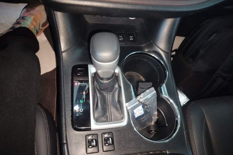 Used Toyota Highlander 2018 2.0T Four-Wheel Drive Luxury Version 7 Seats China VI Standard Gear Lever