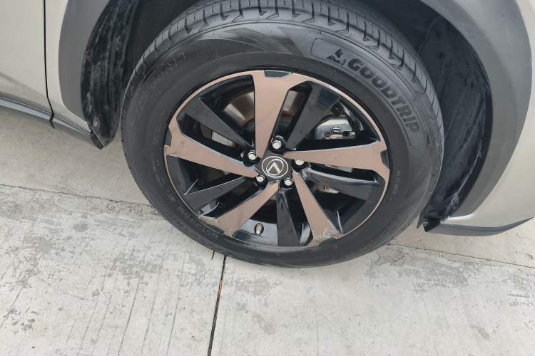 Used Lexus NX 2020 300h Front-Drive FENGSHANG Version China VI Standard Right Front Wheel Hub