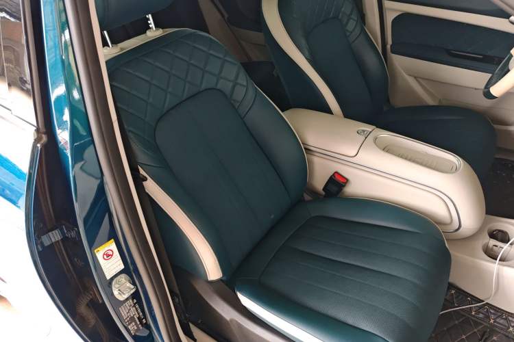 Used ORA Good Cat 2023 401 km Standard Range Comfort Version Lithium Iron Phosphate
