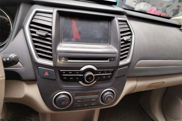 Used Dongfeng Aeolus A60 2016 1.5L Manual Luxury Model
