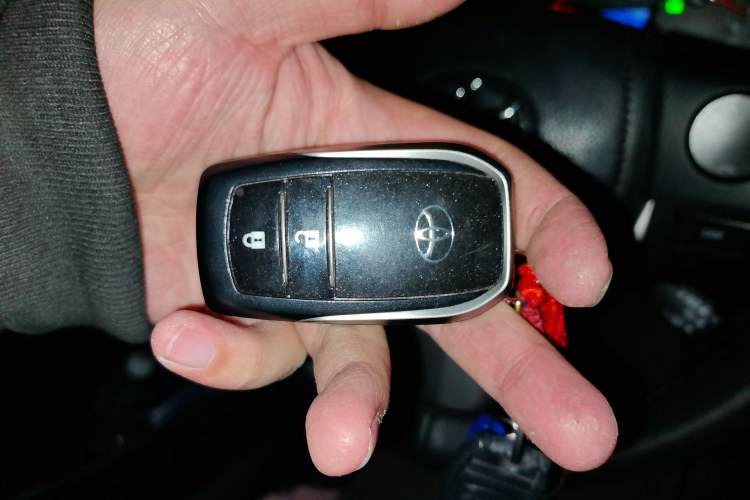 Used Toyota RAV4 2016 2.0L CVT Two-Wheel Drive Fashion Edition China V Standard
