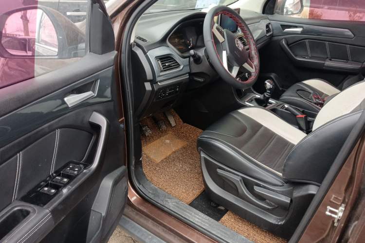 Used BAIC Weiwang M50F 2017 1.5L Standard Model
