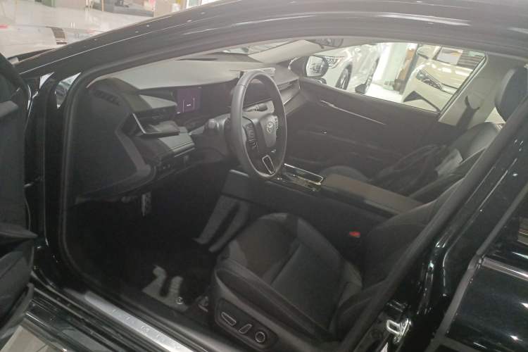 Used Toyota Camry 2026 Model Dual-Engine 2.0HSE Sport Lite Edition
