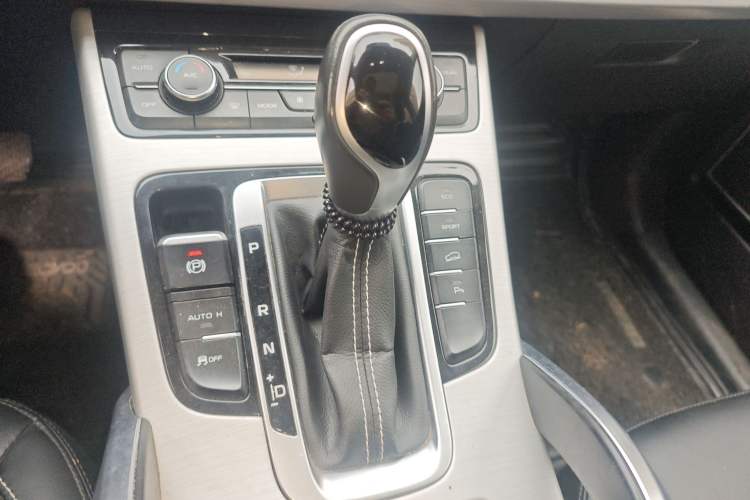 Used Geely Auto Emgrand X7 Sport 2016 1.8TD Automatic Smart Connectivity Version Gear Lever