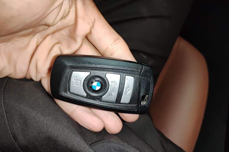 Used BMW 5 Series 2017 528Li Leading Model
