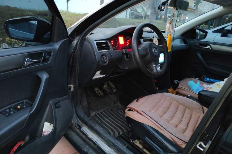 Used Volkswagen Santana 2015 1.6L Manual Comfort Edition