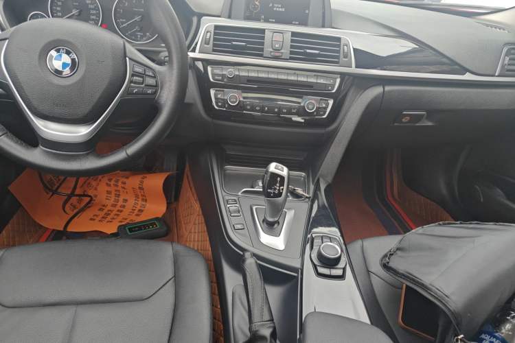 Used BMW 3 Series 2017 320Li Fashion Model Audio And AC Panel