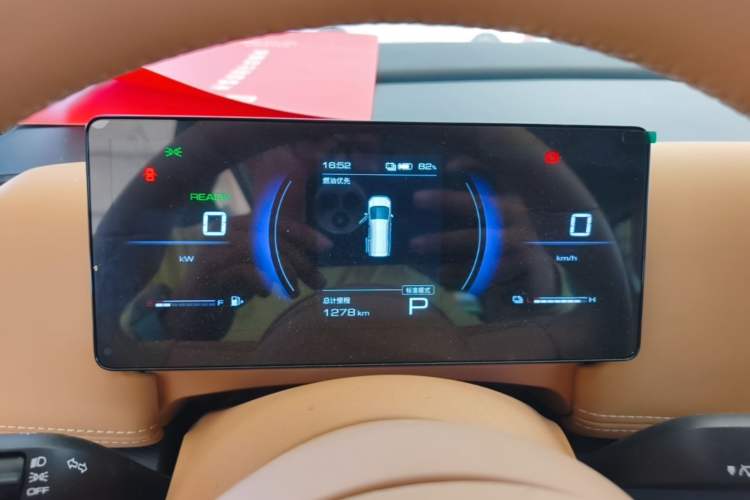 Used Wuling Starlight 730 2025 Model Plug-in Hybrid 125km Luxury Edition