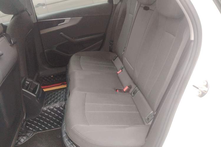 Used Audi A4L 2018 30th Anniversary Edition 30 TFSI Ambition Model
