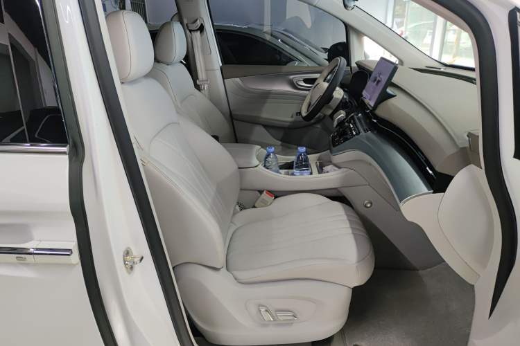 Used Roewe iMAX8 New Energy 2025 1.5T DMH Lu Zun Deluxe Edition Right Front Seat