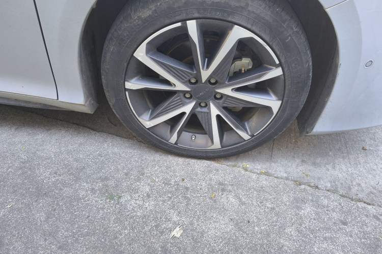 Used AION S Plus 2021 70 Tech Edition Right Front Wheel Hub